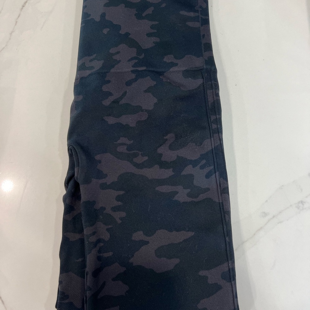 SPANX Women's Camouflage Leggings - Black and Gray